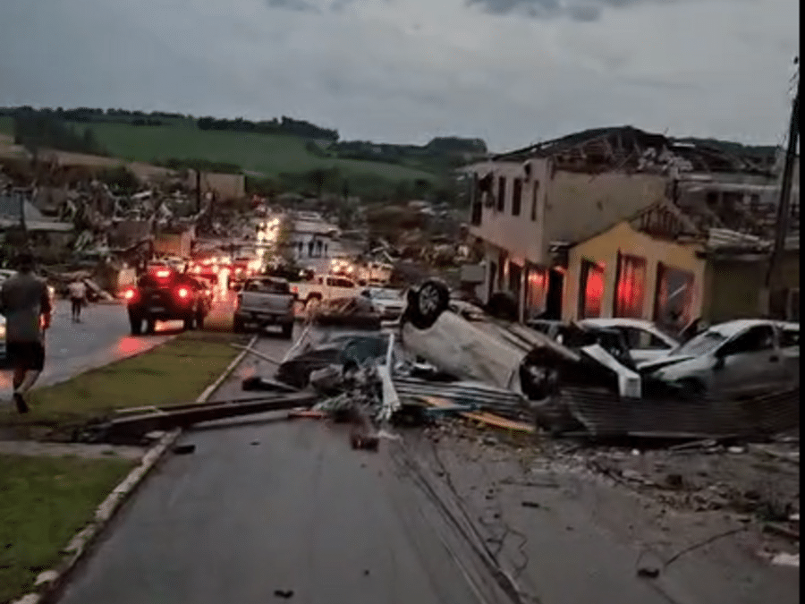Cidade de Rio Bonito do Iguaçu destruída